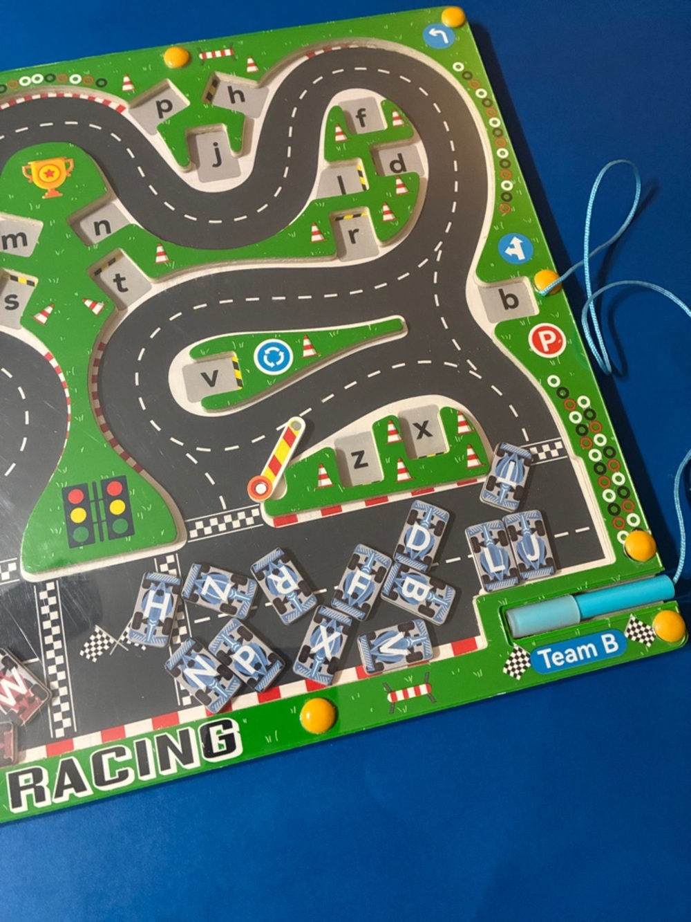 MAGNETIC ALPHABET RACING MAZE - Picture 8 of 10